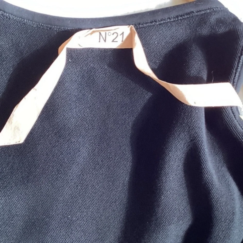 No. 21 Black Shoulder Cutout Sweatshirt SZ 2